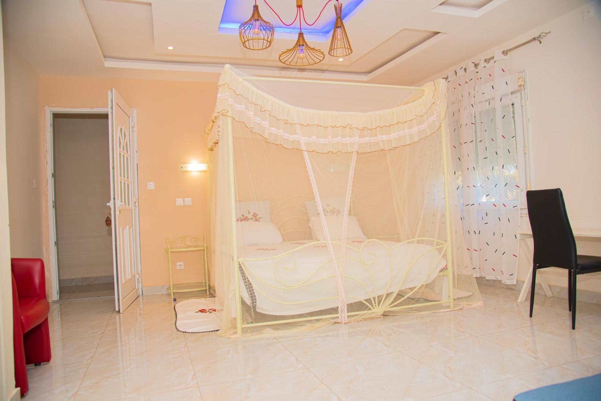 Chambres D'Hotes Villa Luciana Saly Экстерьер фото